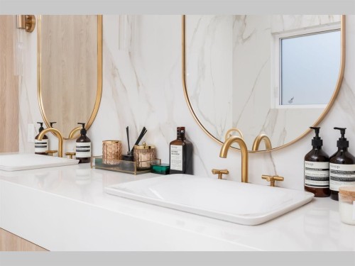 2305 King Edward Avenue W, Vancouver, BC - Indoor