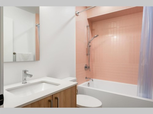 2305 King Edward Avenue W, Vancouver, BC - Indoor Photo Showing Bathroom