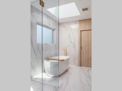 2305 King Edward Avenue W, Vancouver, BC - Indoor Photo Showing Bathroom