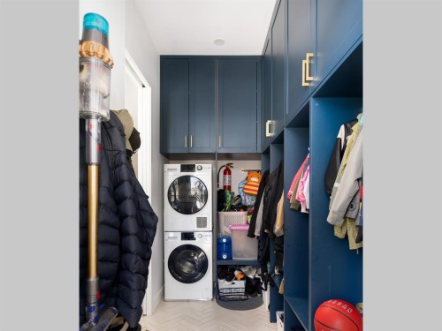 2305 King Edward Avenue W, Vancouver, BC - Indoor Photo Showing Laundry Room