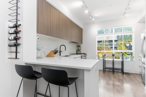 38038 Keel Way, Squamish, BC - Indoor Photo Showing Kitchen With Upgraded Kitchen