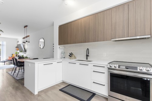 38038 Keel Way, Squamish, BC - Indoor Photo Showing Kitchen