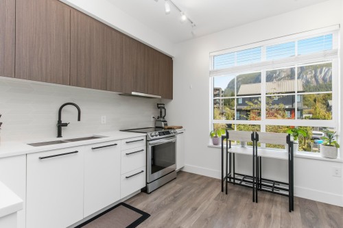 38038 Keel Way, Squamish, BC - Indoor Photo Showing Kitchen With Double Sink