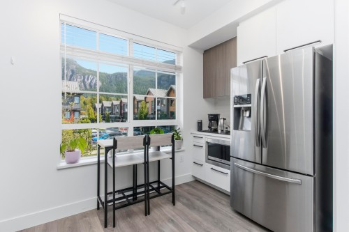 38038 Keel Way, Squamish, BC - Indoor Photo Showing Kitchen