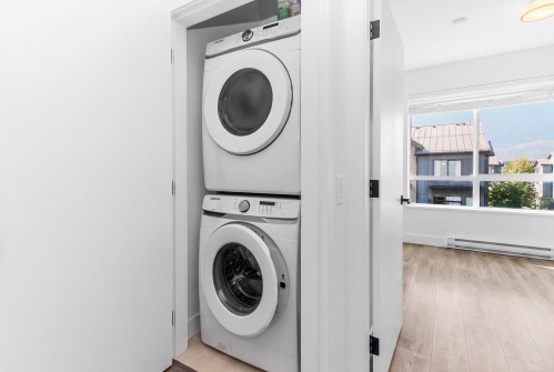 38038 Keel Way, Squamish, BC - Indoor Photo Showing Laundry Room