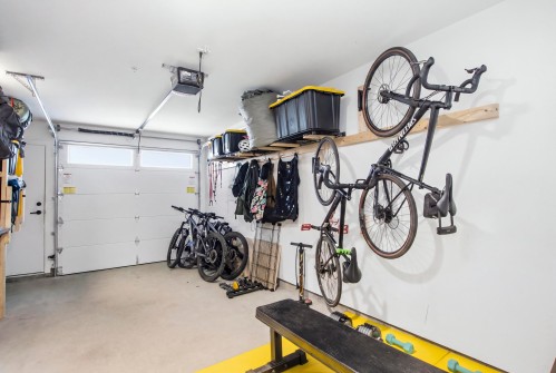 38038 Keel Way, Squamish, BC - Indoor Photo Showing Garage