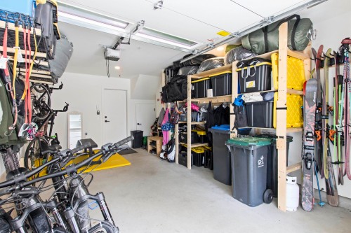 38038 Keel Way, Squamish, BC - Indoor Photo Showing Garage