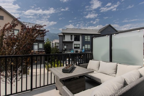 38038 Keel Way, Squamish, BC - Outdoor With Exterior
