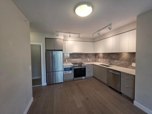 401-8725 University Crescent  Burnaby, BC V5A 0G2