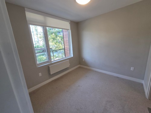 401-8725 University Crescent, Burnaby, BC - Indoor Photo Showing Other Room
