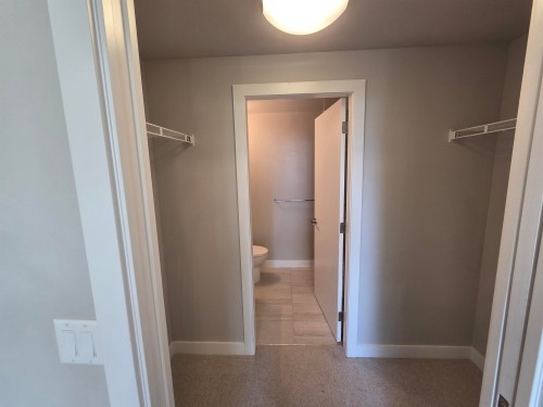 401-8725 University Crescent, Burnaby, BC - Indoor Photo Showing Bathroom