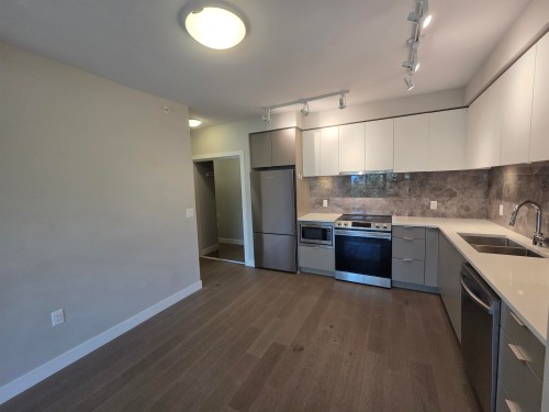 401-8725 University Crescent, Burnaby, BC - Indoor Photo Showing Kitchen With Double Sink With Upgraded Kitchen
