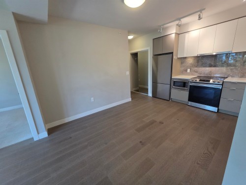 401-8725 University Crescent, Burnaby, BC - Indoor Photo Showing Kitchen