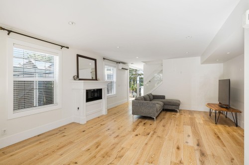 29-3295 Sunnyside Road, Anmore, BC - Indoor Photo Showing Living Room