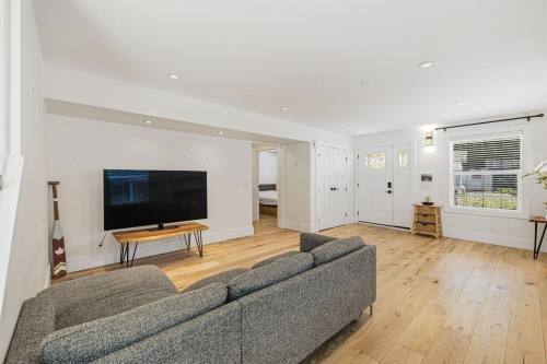 29-3295 Sunnyside Road, Anmore, BC - Indoor Photo Showing Living Room