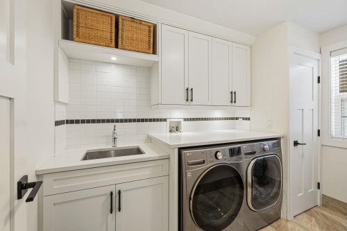 29-3295 Sunnyside Road, Anmore, BC - Indoor Photo Showing Laundry Room