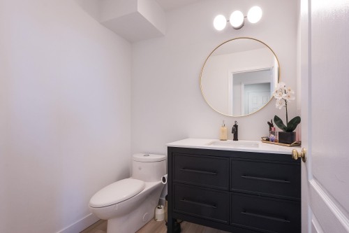 1545 Salal Crescent, Coquitlam, BC - Indoor Photo Showing Bathroom