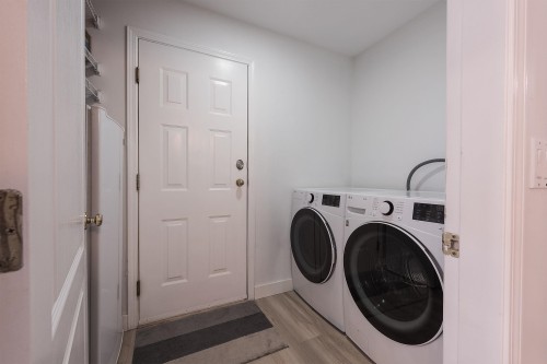 1545 Salal Crescent, Coquitlam, BC - Indoor Photo Showing Laundry Room