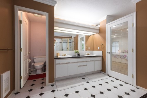 1545 Salal Crescent, Coquitlam, BC - Indoor Photo Showing Bathroom