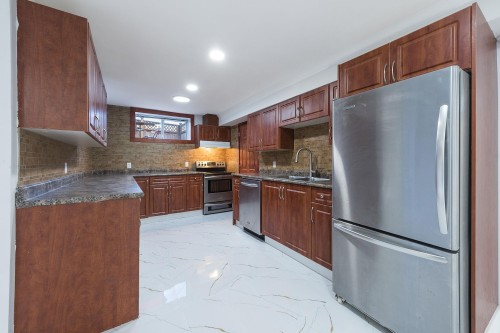 1545 Salal Crescent, Coquitlam, BC - Indoor Photo Showing Kitchen With Double Sink