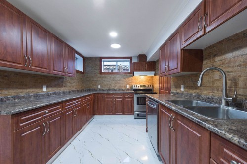 1545 Salal Crescent, Coquitlam, BC - Indoor Photo Showing Kitchen With Double Sink