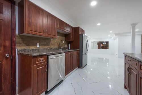 1545 Salal Crescent, Coquitlam, BC - Indoor Photo Showing Kitchen