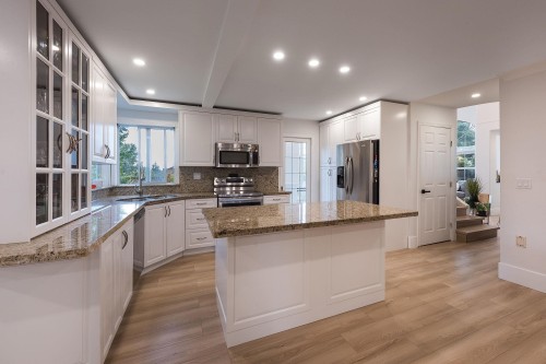 1545 Salal Crescent, Coquitlam, BC - Indoor Photo Showing Kitchen With Upgraded Kitchen