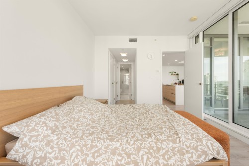 1808-2085 Skyline Crescent, Burnaby, BC - Indoor Photo Showing Bedroom