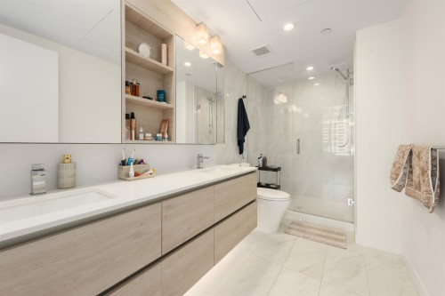 1808-2085 Skyline Crescent, Burnaby, BC - Indoor Photo Showing Bathroom