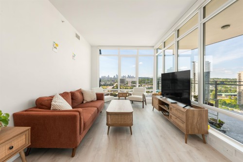 1808-2085 Skyline Crescent, Burnaby, BC - Indoor Photo Showing Living Room