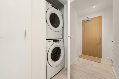 1808-2085 Skyline Crescent, Burnaby, BC - Indoor Photo Showing Laundry Room