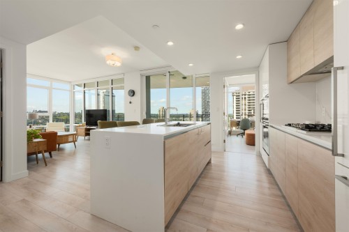 1808-2085 Skyline Crescent, Burnaby, BC - Indoor Photo Showing Kitchen