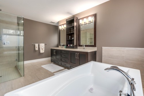 1325 Kingston Street, Coquitlam, BC - Indoor Photo Showing Bathroom