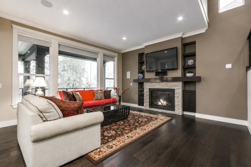 1325 Kingston Street, Coquitlam, BC - Indoor Photo Showing Living Room With Fireplace