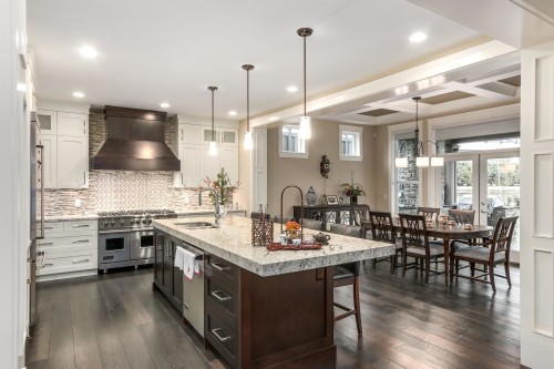 1325 Kingston Street, Coquitlam, BC - Indoor Photo Showing Kitchen With Upgraded Kitchen