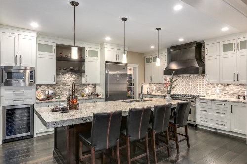 1325 Kingston Street, Coquitlam, BC - Indoor Photo Showing Kitchen With Upgraded Kitchen
