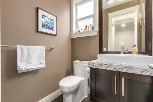 1325 Kingston Street, Coquitlam, BC - Indoor Photo Showing Bathroom