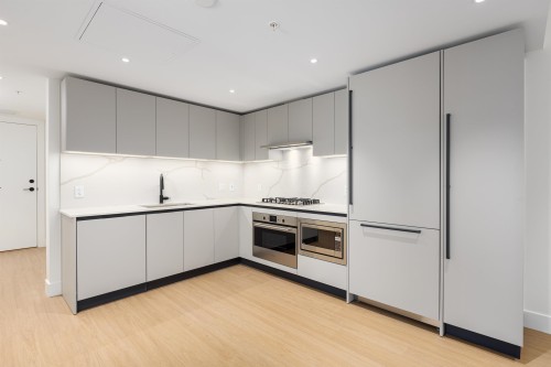 401-2235 Broadway E, Vancouver, BC - Indoor Photo Showing Kitchen With Upgraded Kitchen
