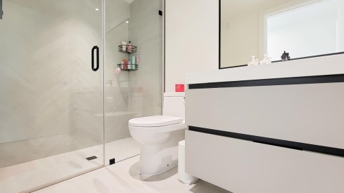 401-2235 Broadway E, Vancouver, BC - Indoor Photo Showing Bathroom
