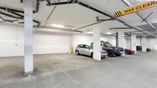 401-2235 Broadway E, Vancouver, BC - Indoor Photo Showing Garage