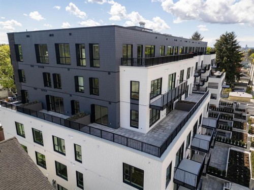 401-2235 Broadway E, Vancouver, BC - Outdoor