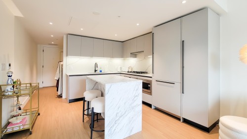 401-2235 Broadway E, Vancouver, BC - Indoor Photo Showing Kitchen With Upgraded Kitchen