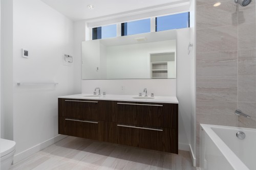 1205-6622 Pearson Way, Richmond, BC - Indoor Photo Showing Bathroom