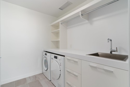 1205-6622 Pearson Way, Richmond, BC - Indoor Photo Showing Laundry Room