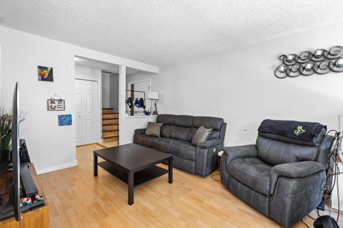 9010 Centaurus Circle, Burnaby, BC - Indoor Photo Showing Living Room