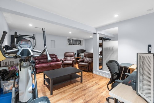 9010 Centaurus Circle, Burnaby, BC - Indoor