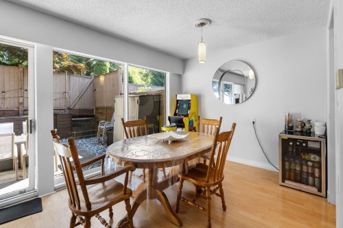 9010 Centaurus Circle, Burnaby, BC - Indoor Photo Showing Dining Room