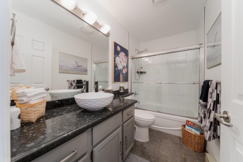 34-3960 Canada Way, Burnaby, BC - Indoor Photo Showing Bathroom