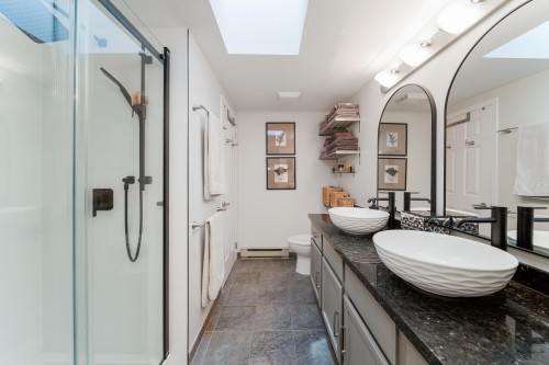 34-3960 Canada Way, Burnaby, BC - Indoor Photo Showing Bathroom
