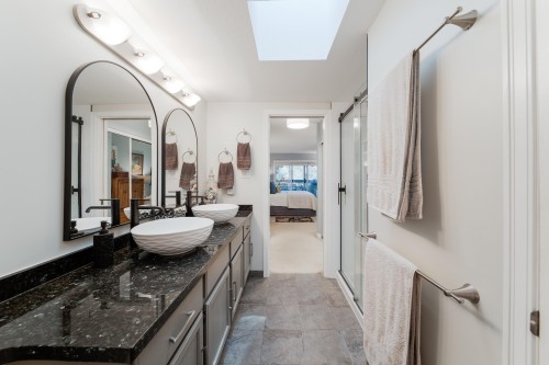 34-3960 Canada Way, Burnaby, BC - Indoor Photo Showing Bathroom